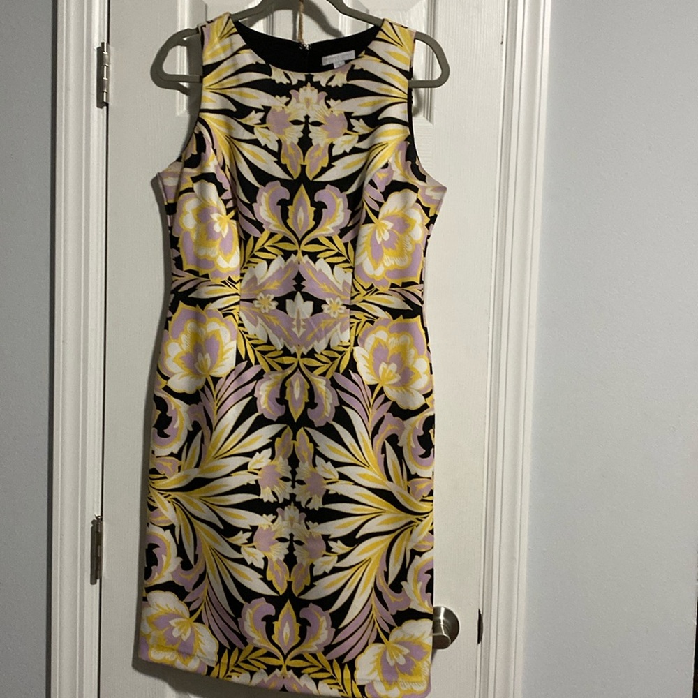 New York & Company sleeveless, multi color shift dress 🕶️👜